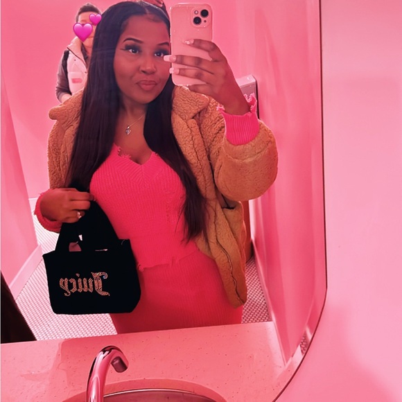 Meet your Posher, Jessica - Picture 1 of 1